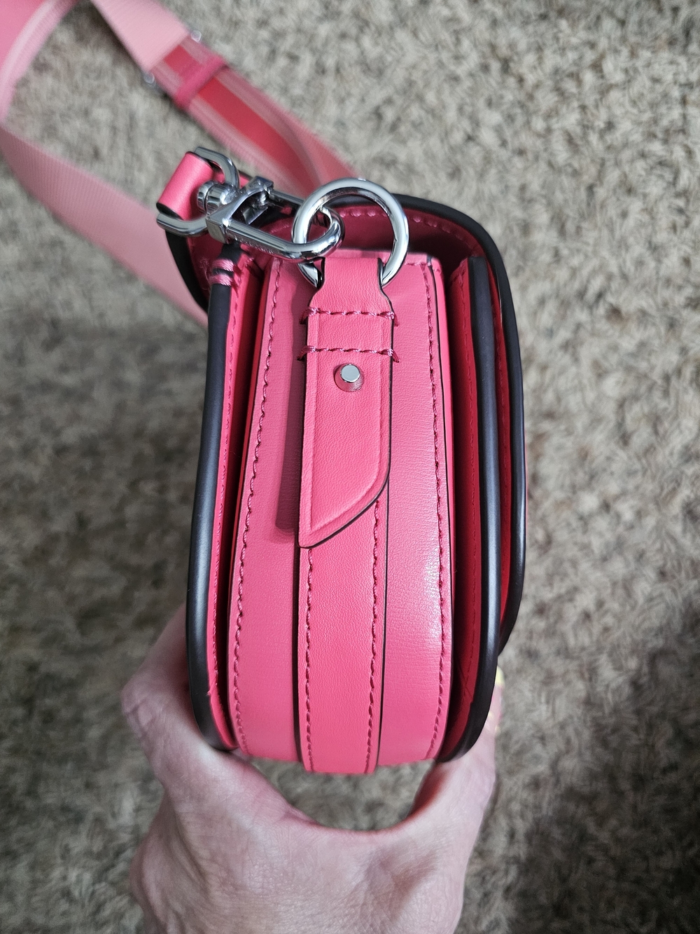 Michael Kors Leather Crossbody Shoulder Bag with Adjustable Strap - Picture 5 of 8